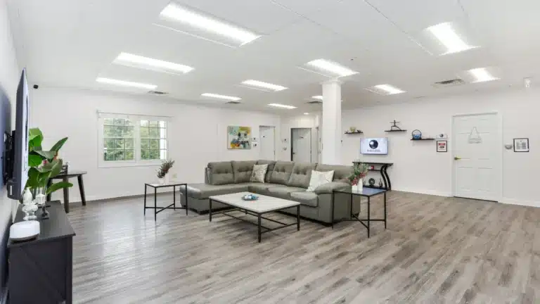 rolling hills lounge area
