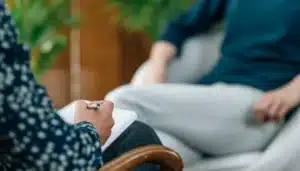 Therapist and client in dual diagnosis treatment session