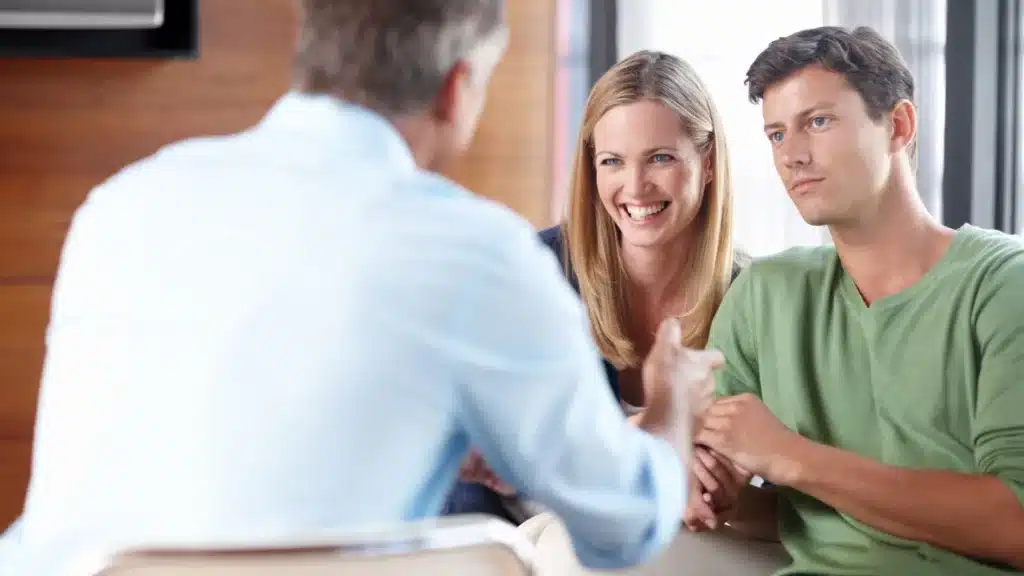 Family in a therapy session with counselor supporting prescription drug addiction recovery through behavioral therapy and communication.