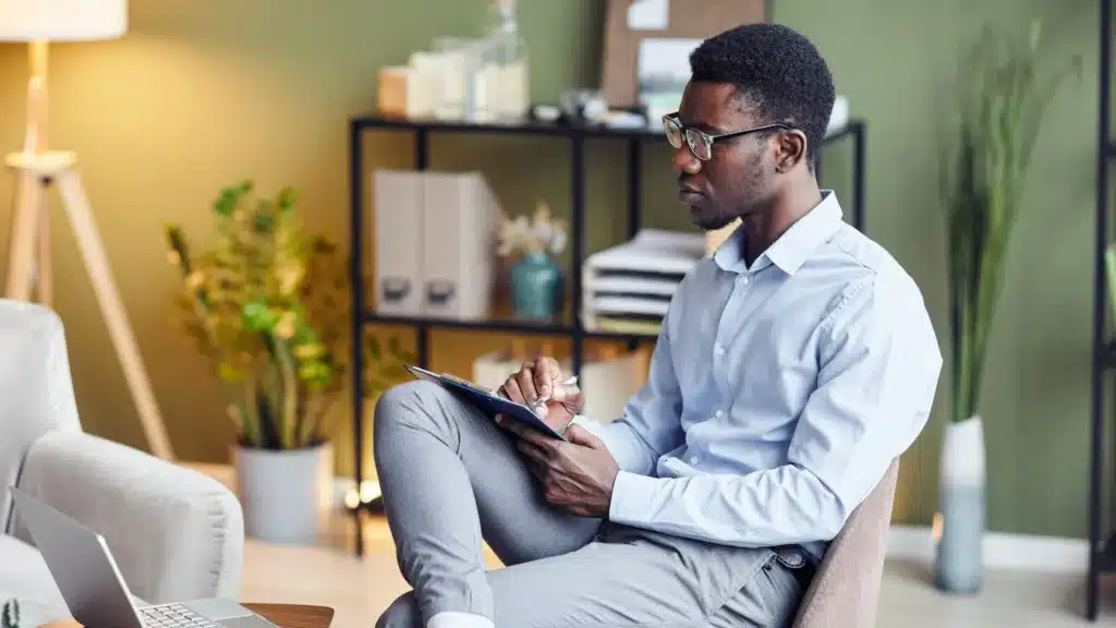 Therapist providing aftercare planning and support for a client in alcohol rehab.